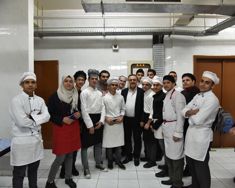 تعويض العاملين في مركز دمر للتدريب السياحي والفندقي