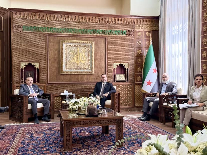 لبحث سبل تعزيز الاستثمار وتطوير قطاع السياحة والبنى التحتية في سوريا